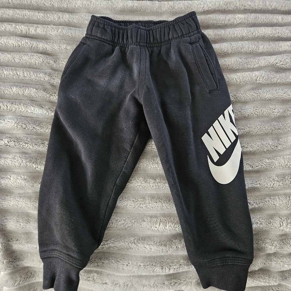 Nike Kids Boys Toddler Sweatpants Joggers 2T Black Fleece Logo Unisex Comfy